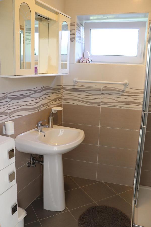 an Amazing Studio Apartment Premantura Esterno foto